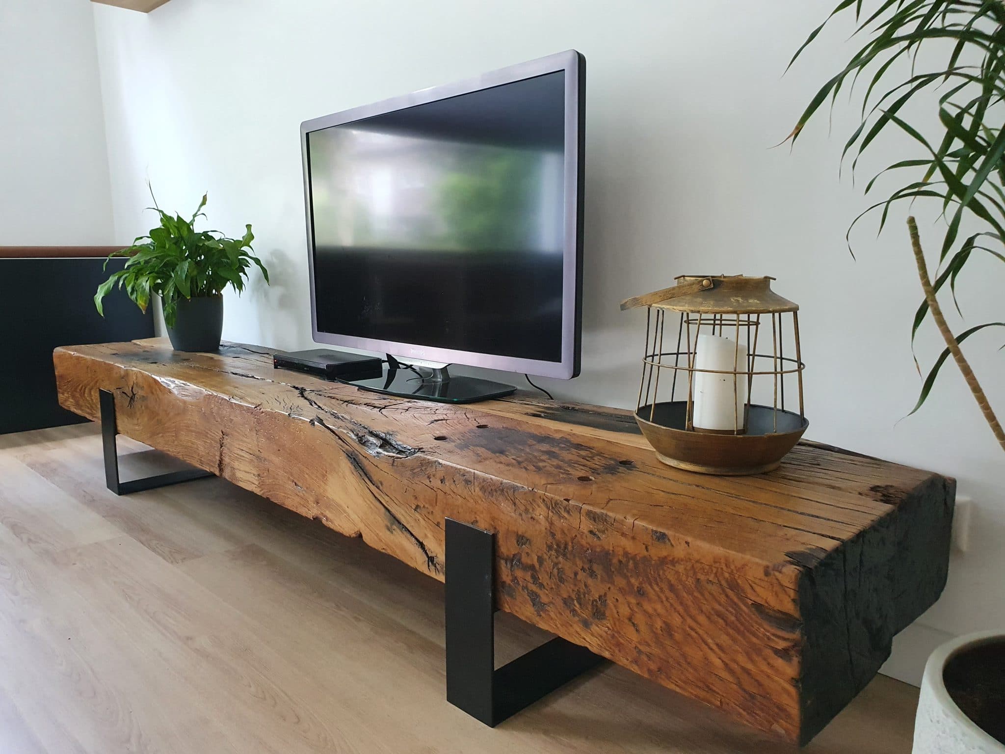 progressief Rond en rond pakket Industrieel TV-meubel | hout en staal | spoorbielzen | Maikku